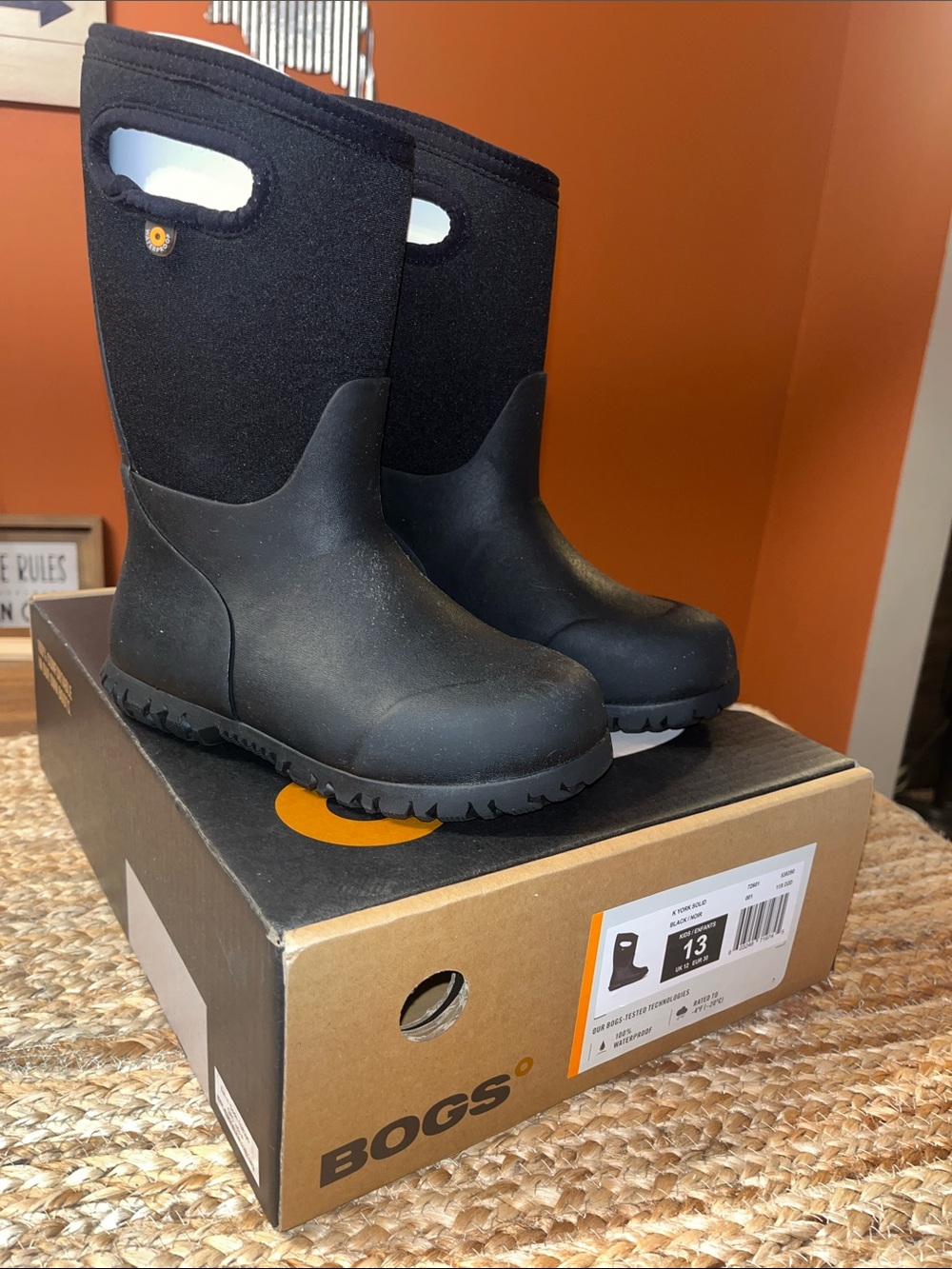 New in Box Bogs Black Pull-On Waterproof Kids' Boot size 13